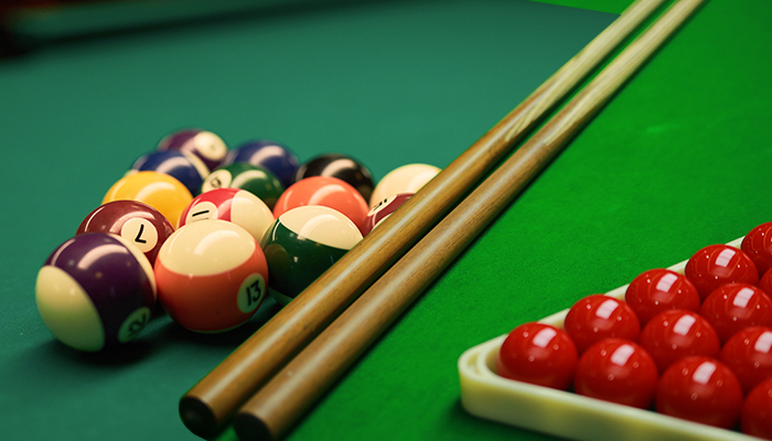 Side by side comparison of snooker and pool differences