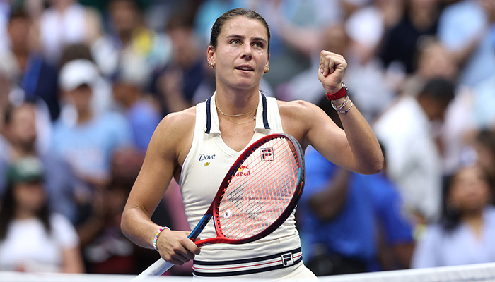 Emma Navarro playing tennis